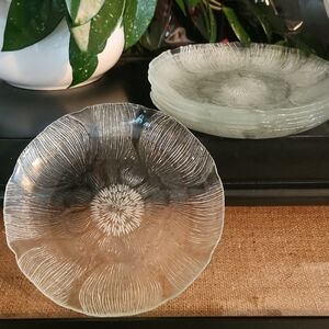 Set of 6 Arcoroc Fleur / Flower Textured Glass Plates